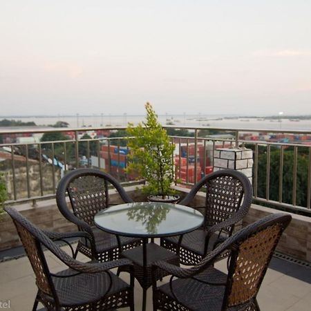 Millennium Hotel Yangon Bagian luar foto