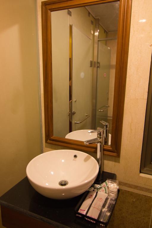 Millennium Hotel Yangon Bagian luar foto