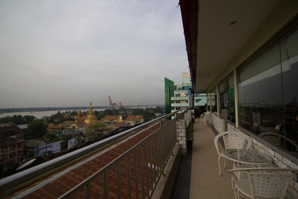 Millennium Hotel Yangon Bagian luar foto