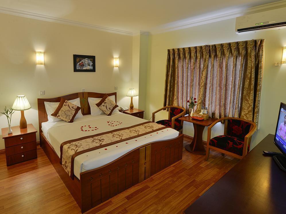 Millennium Hotel Yangon Bagian luar foto
