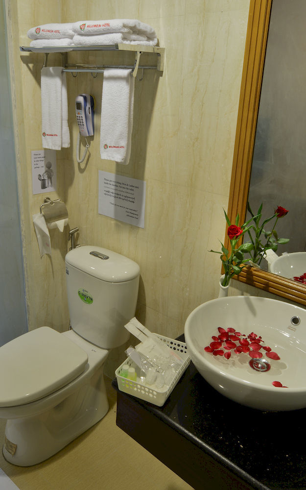 Millennium Hotel Yangon Bagian luar foto