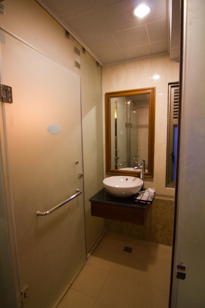 Millennium Hotel Yangon Bagian luar foto
