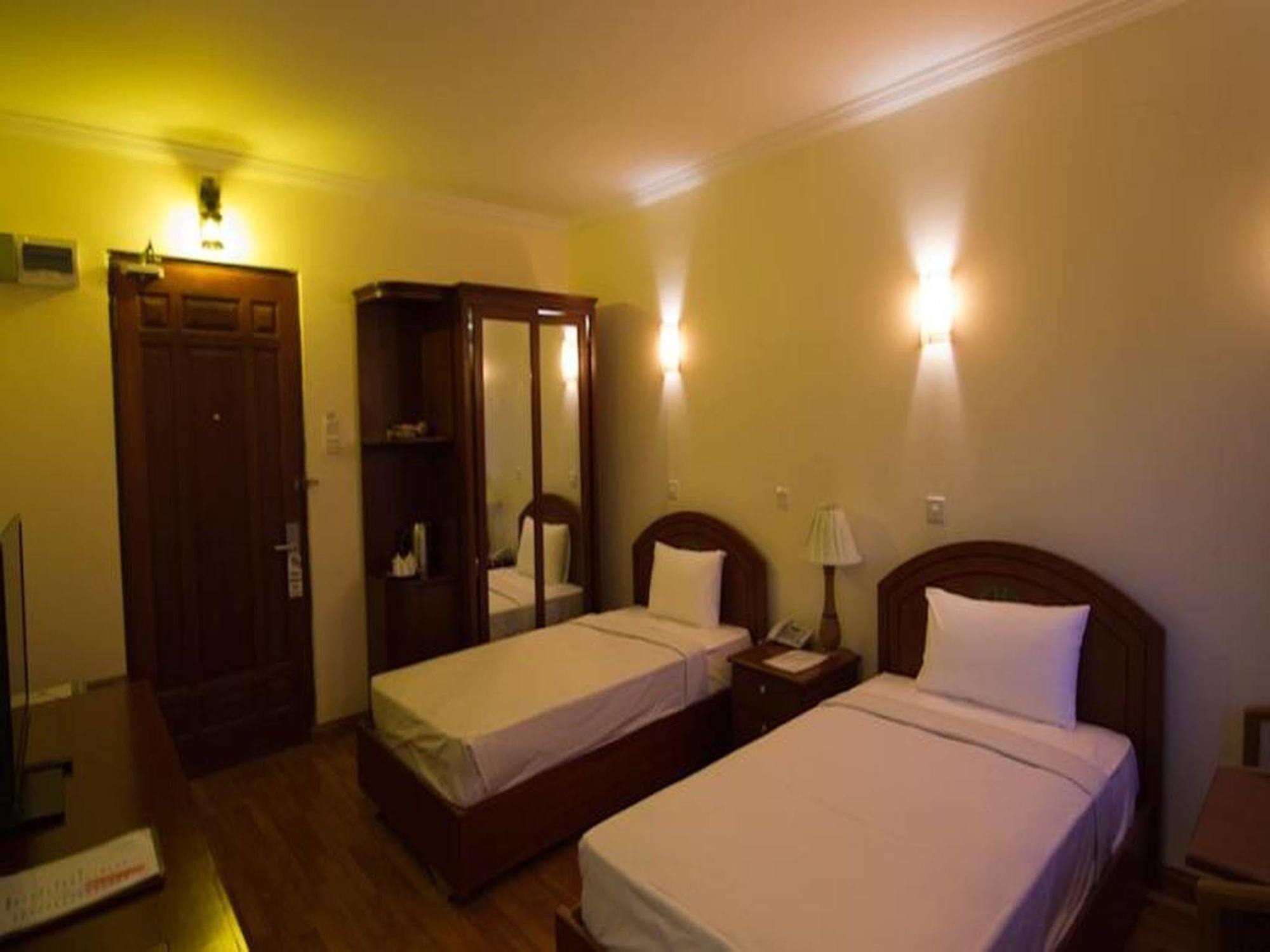 Millennium Hotel Yangon Bagian luar foto